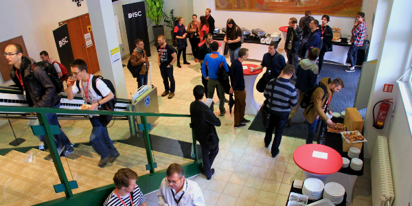 People going to the lecture halls to attend the DISC conference