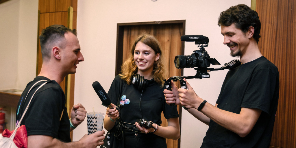 An ongoing recording of a film interview